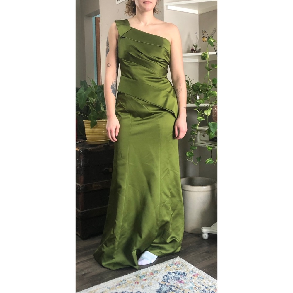 Asymmetrical Vera Wang Formal Gown